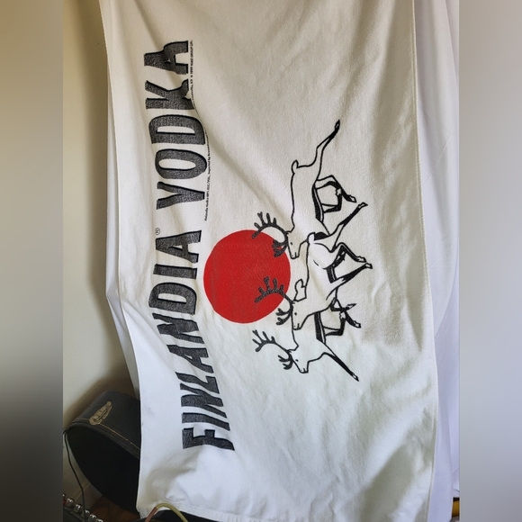 Finlandia Vodka Beach towel vintage 1999 Reindeer red sun plush towel - Picture 10 of 17
